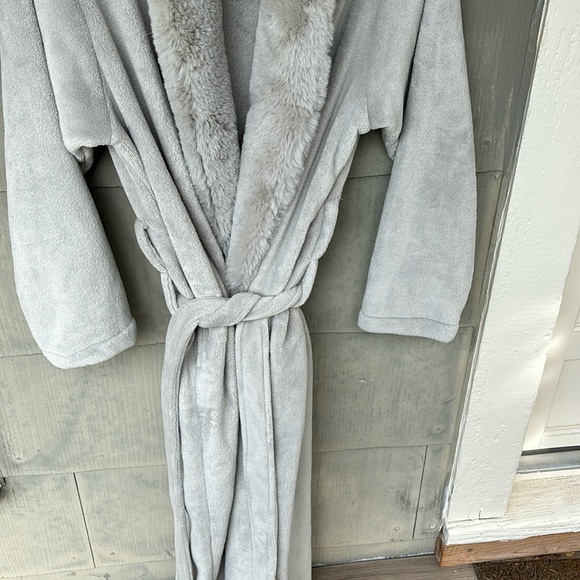 Pottery barn long grey bathrobe - Picture 4 of 4